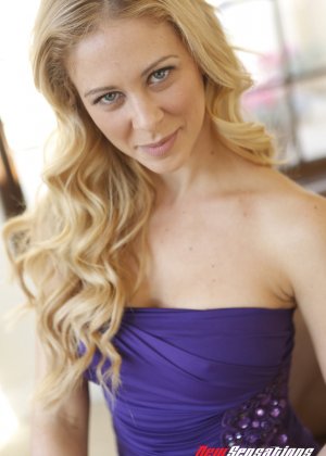 Грудастая пума Магдалина Сент Майклс получает внешнюю сперму после траха