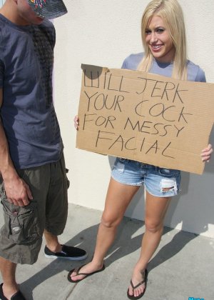 Пьяные цыпочки сосут и трахают мужчин-стриптизерш в ночном клубе